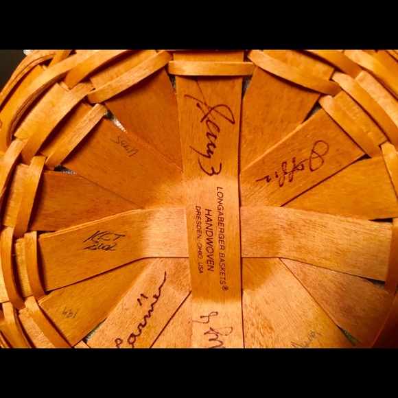 Custom Signed by 4+ Longaberger 2002 Basket EUC - Picture 8 of 8